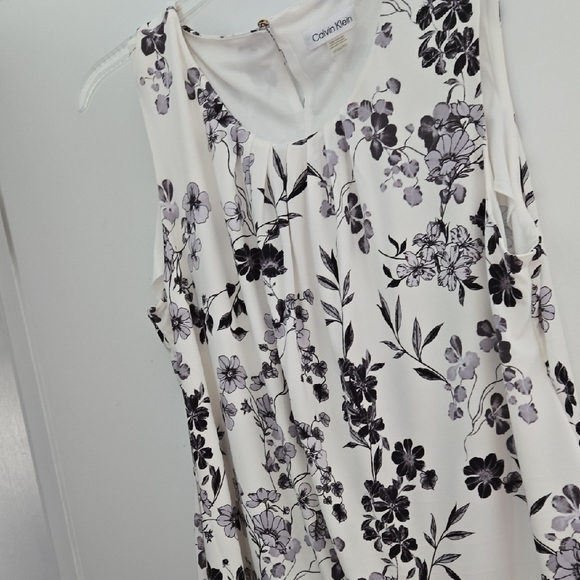 Calvin Klein Women's Floral Sleeveless Top - Black and White - Picture 1 of 6